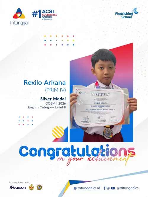 Rexilo Arkana dari PRIM IV memperlihatkan medali perak dan sertifikat prestasi COSMII 2026.